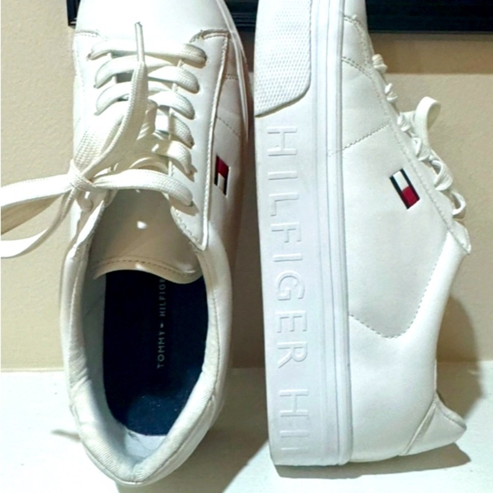 Tommy Hilfiger woman’s White Logo Sneakers - Picture 2 of 6